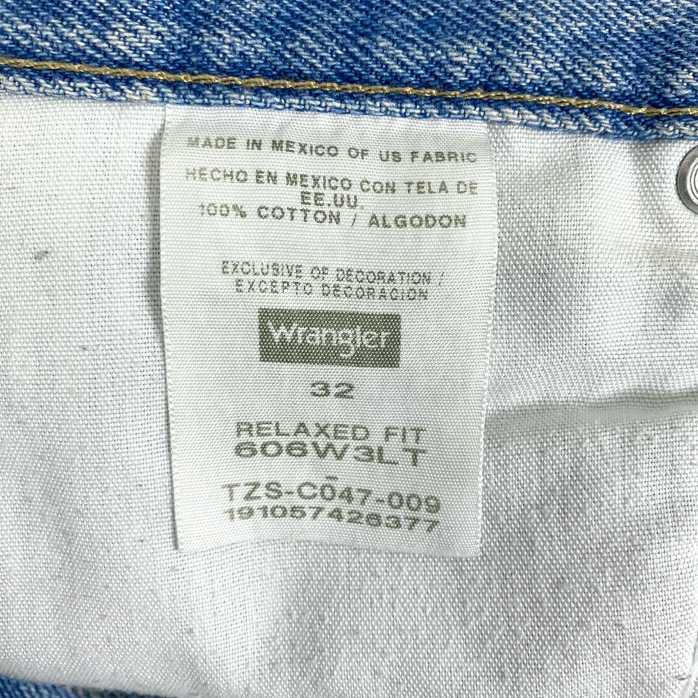 Wrangler Men's 10” Relaxed Fit 5 Pocket Denim Short Medium Wash Blue Size 32 - Picture 2 of 5